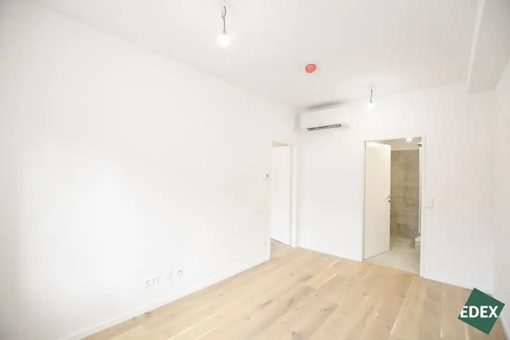 Erstbezug nach Sanierung: Schöne 2 Zimmer-Wohnung mit Loggia und Top-Anbindung