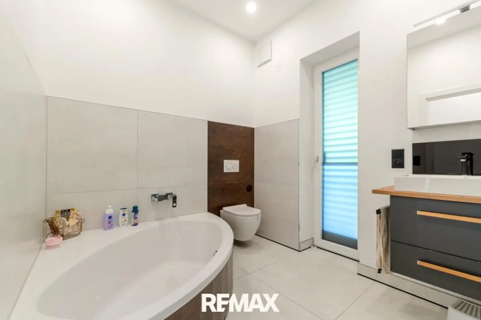 Badezimmer (1) EG
