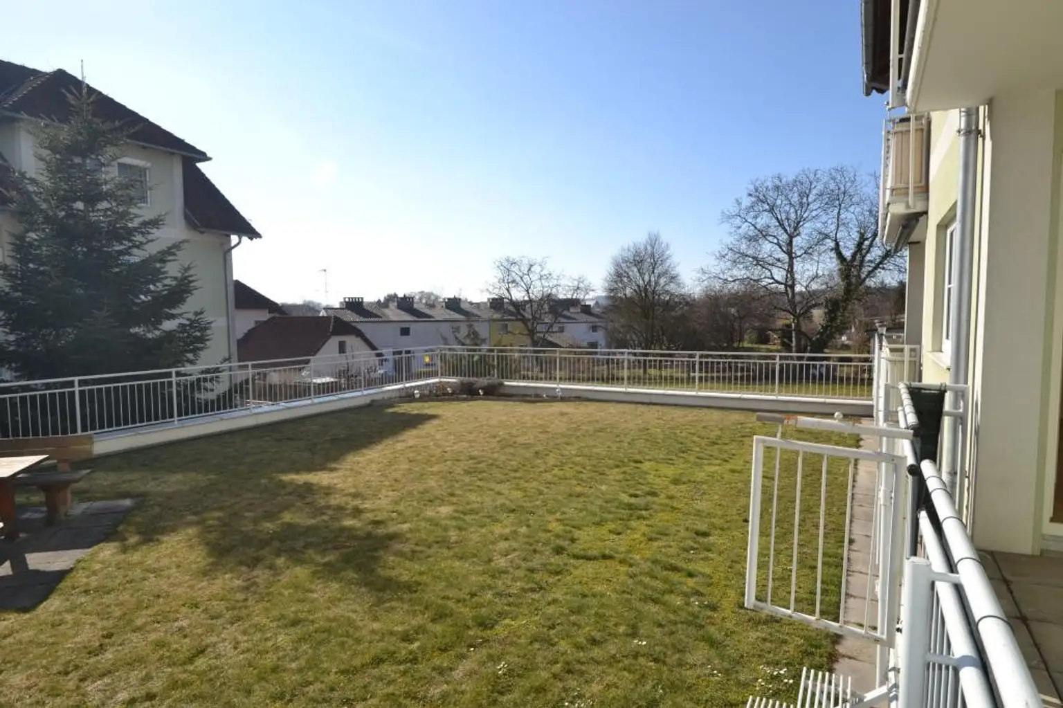 Helle & ruhige Wohnung mit Gemeinschaftsgarten