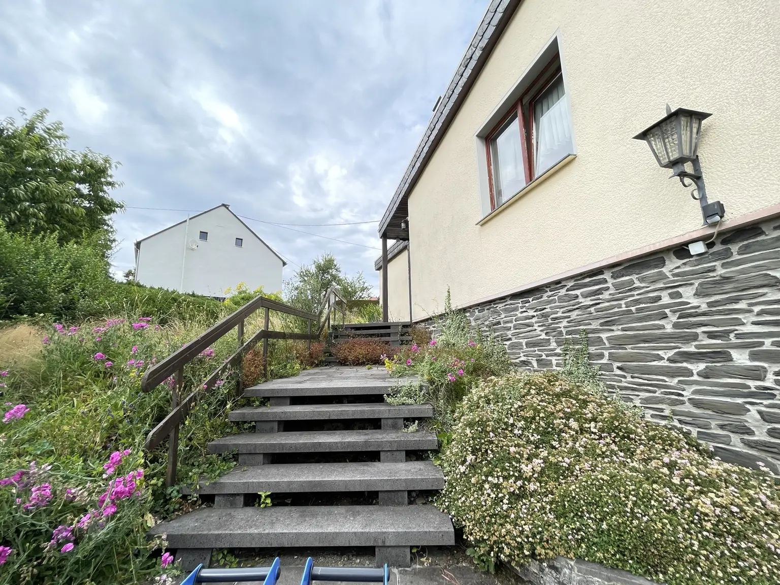 Treppe zum Eingang