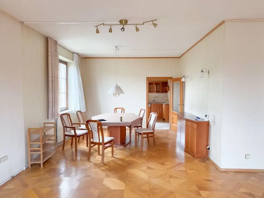 🏡 Großzügiges Einfamilienhaus mit Werkstattkeller, Garage & Terrasse in Stockerau mit Ausbaupotenzial!
