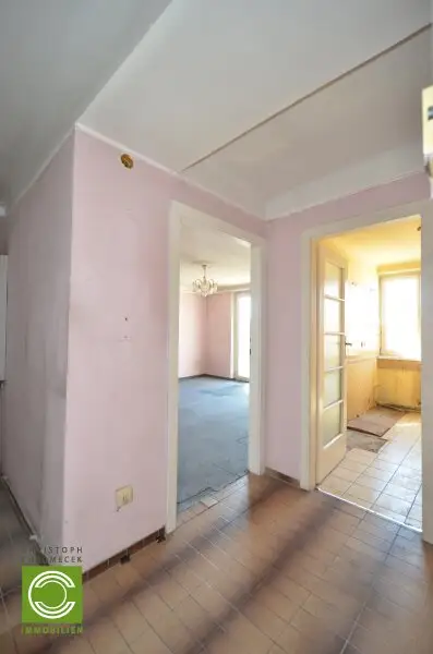 CHRISTOPH CHROMECEK IMMOBILIEN - 1090 WIEN - Renovierungsbedürftige Dachgeschoßwohnung mit Terrasse!