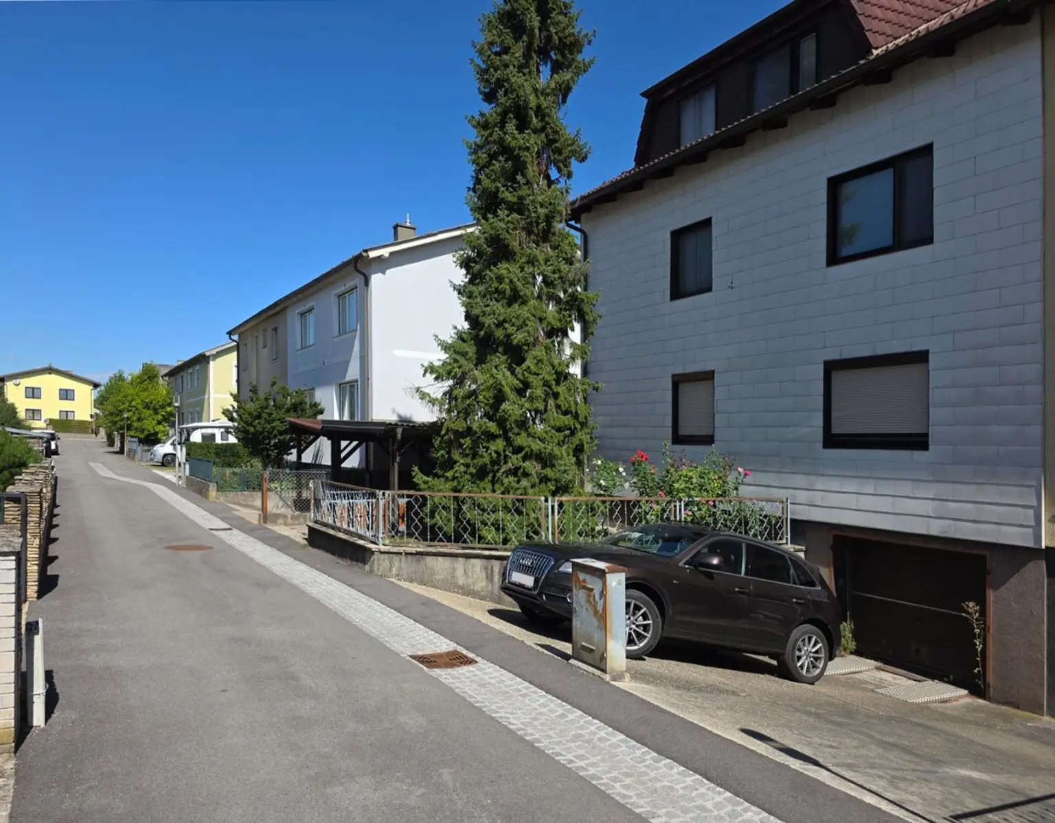 32 EFH 2000 View