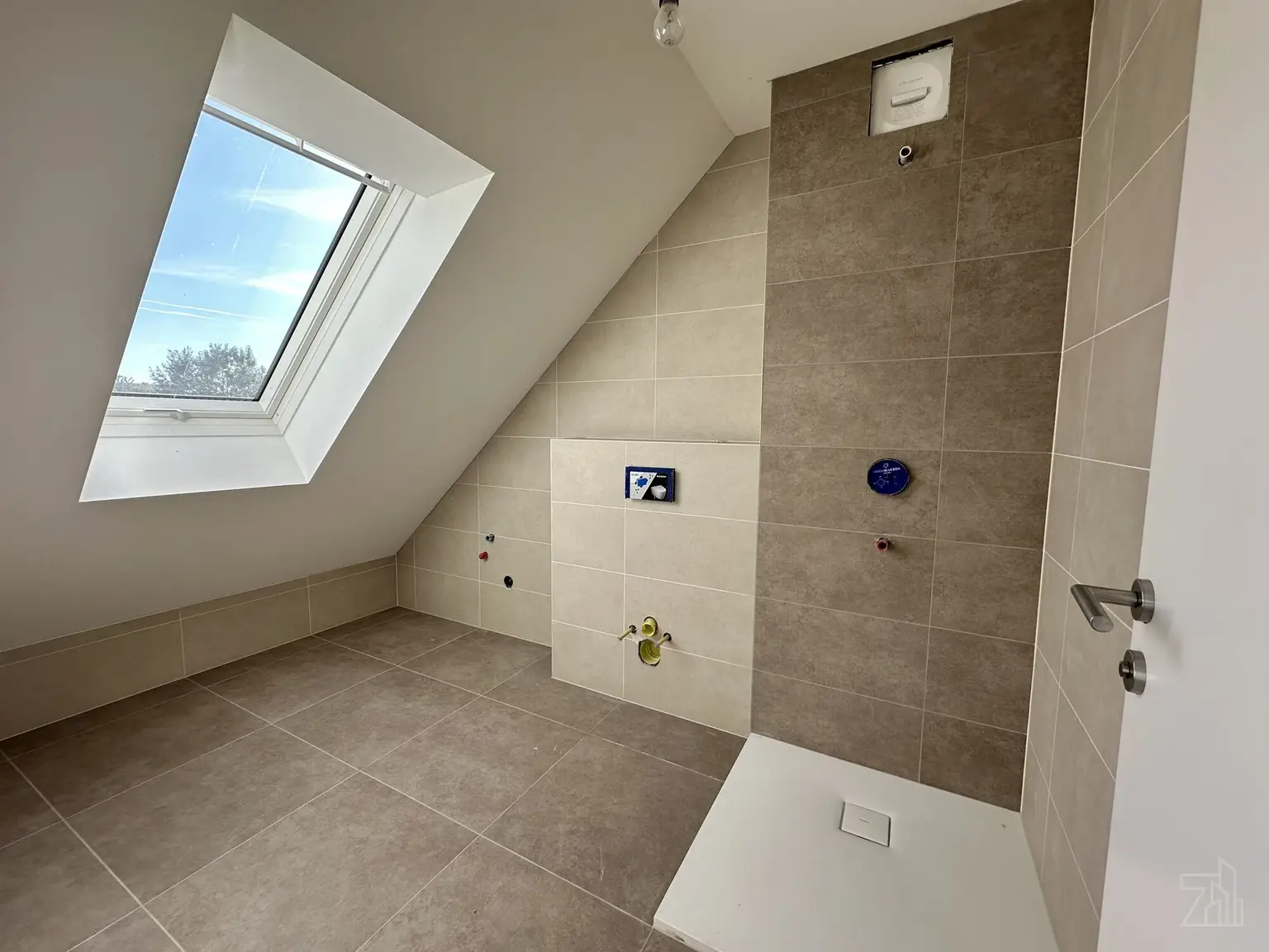 Helle Dachgeschoßwohnung mit südseitiger Terrasse & Grünblick | 2 Zimmer | ERSTBEZUG