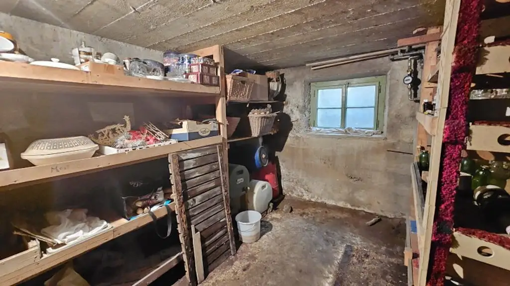 Charmantes Sanierungsobjekt in Radenthein: 5 Zimmer, Balkon und viel Potenzial!