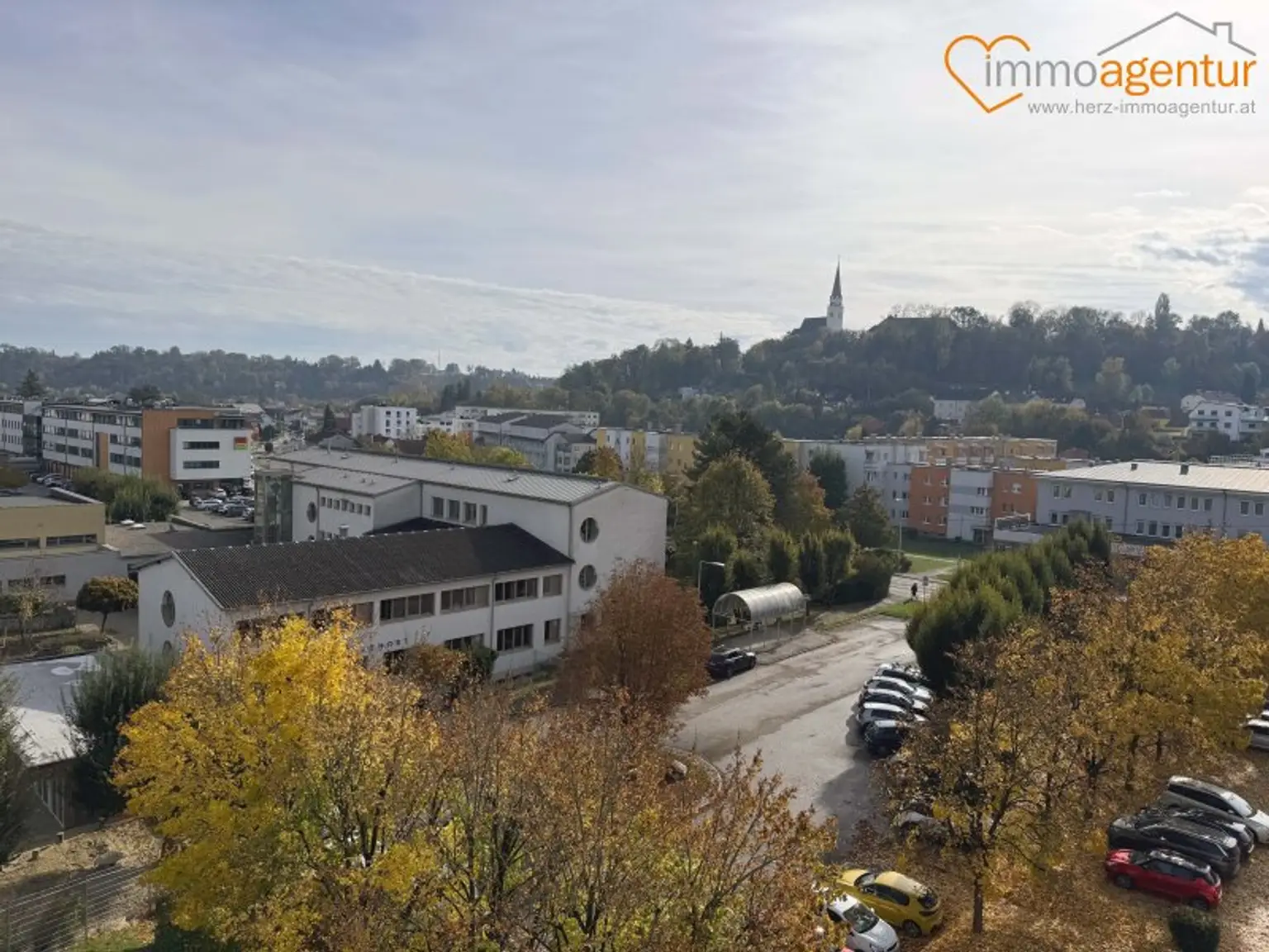 Wohnjuwel über den Dächern von Thalheim, mit Loggia und Traunblick