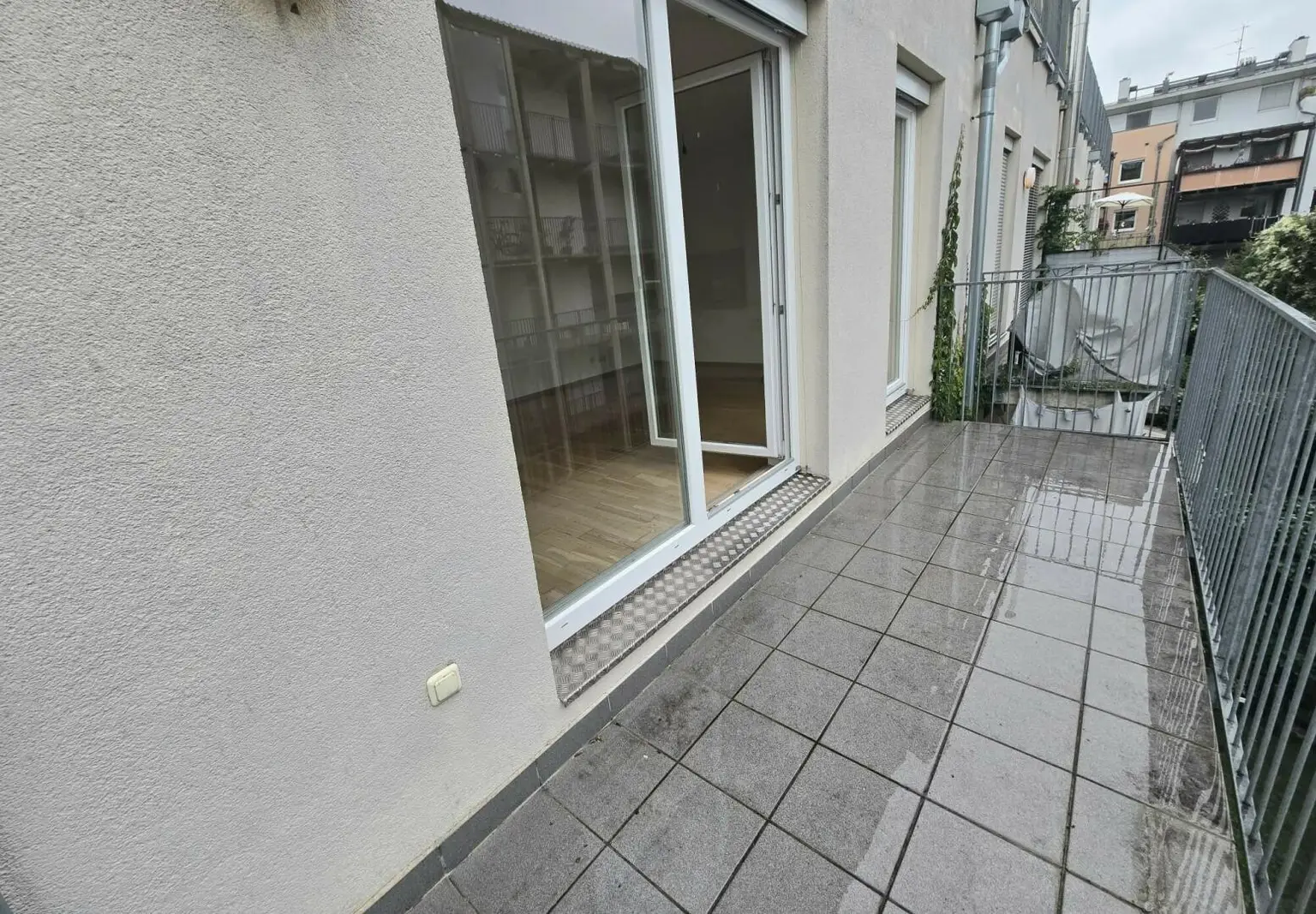 Schöne sonnige Zweizimmerwohnung mit Balkon und zugeordnetem PKW-Stellplatz!