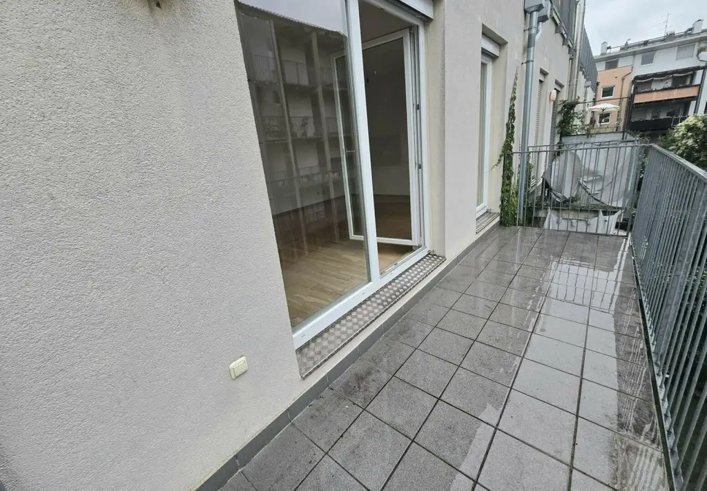 Schöne sonnige Zweizimmerwohnung mit Balkon und zugeordnetem PKW-Stellplatz!