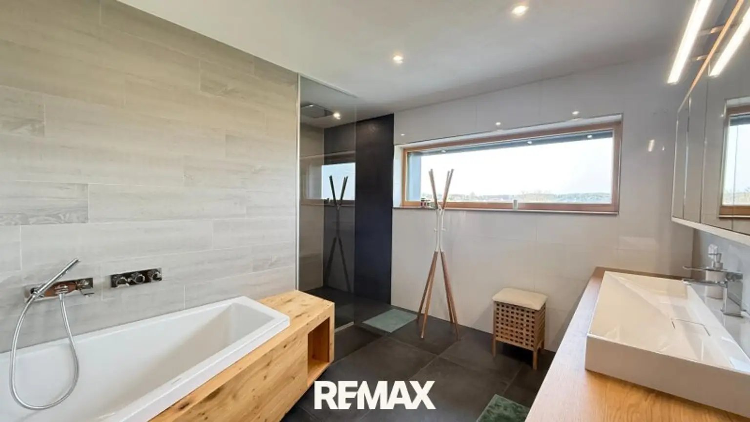 Badezimmer Elternschlafzimmer OG