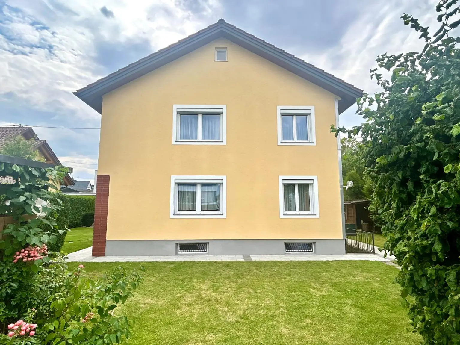Großzügige Doppelhaushälfte inkl. Garage und sonnigem Gartenbereich