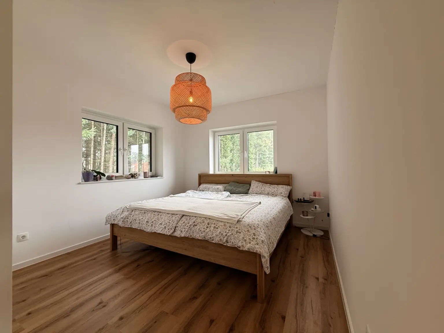 Geschmack kann man doch kaufen! Neuwertige Stadtvilla mit vielen Extras!