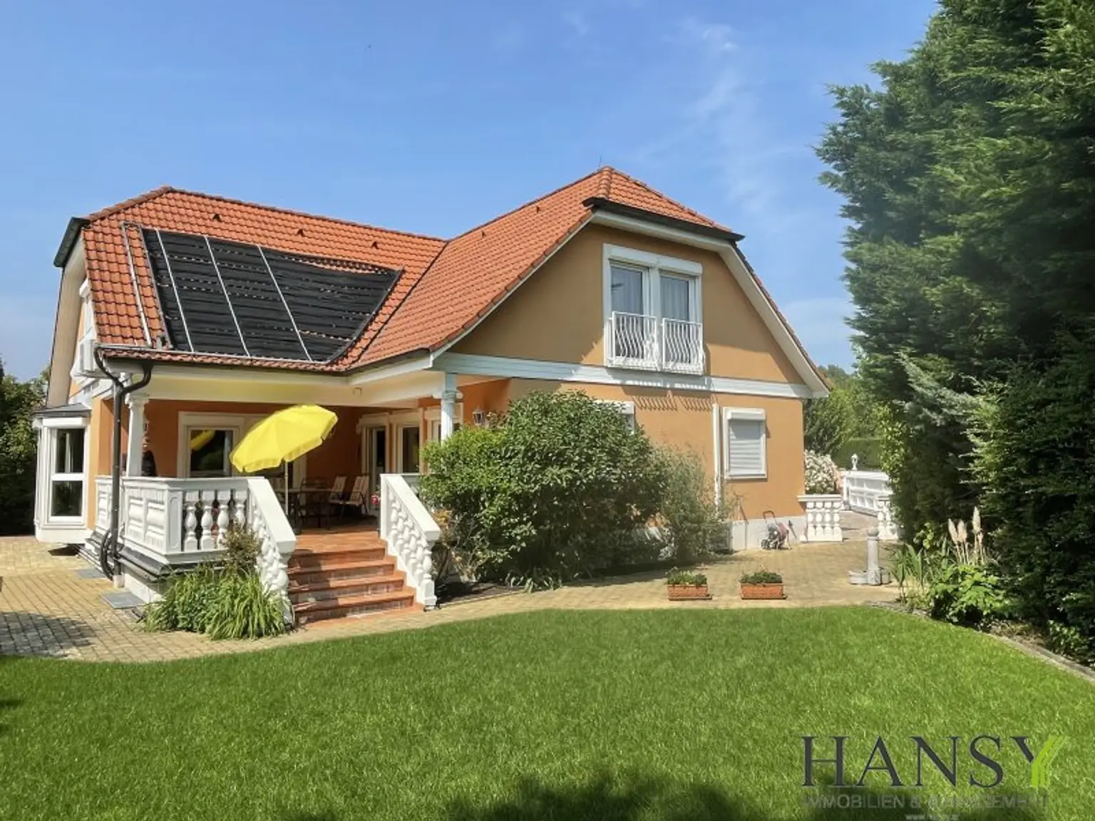 Neuwertiges Traum-Einfamilienhaus in Pfaffstätten: Stil, Pool und Gartenparadies!