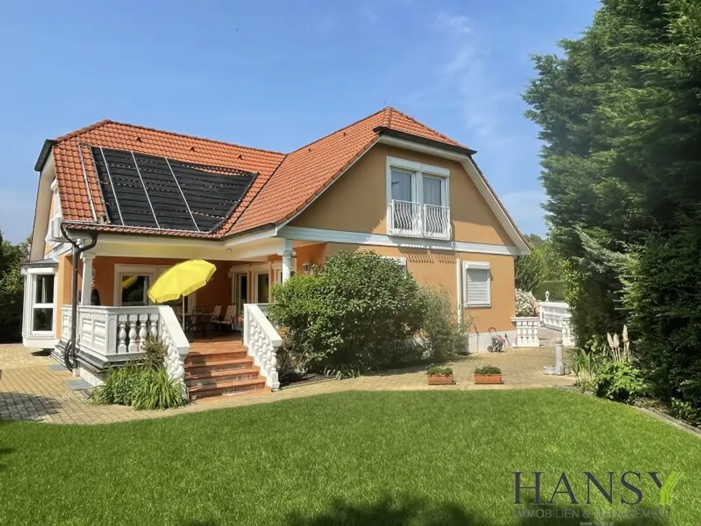 Neuwertiges Traum-Einfamilienhaus in Pfaffstätten: Stil, Pool und Gartenparadies!