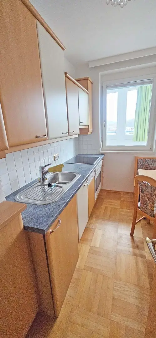 Wohnen ganz oben – 2-Zimmer-Dachgeschoßwohnung mit großer Loggia und Weitblick in Linz-Urfahr