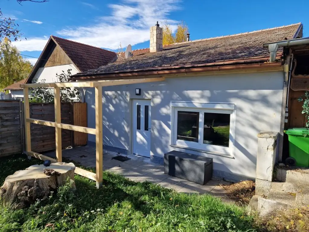 3 Zimmerwohnung , uneinsichtiger Garten, großes Carport