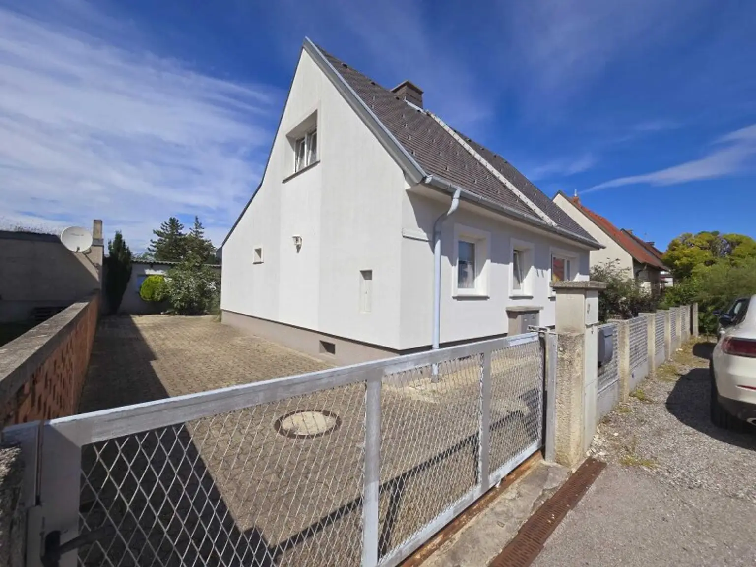 Charmantes Einfamilienhaus 125m² wohnfl. mit 791m²  Garten und überdachte Terrasse und Kaminanschluss in Leobersdorf – S-Bahn in der Nähe!