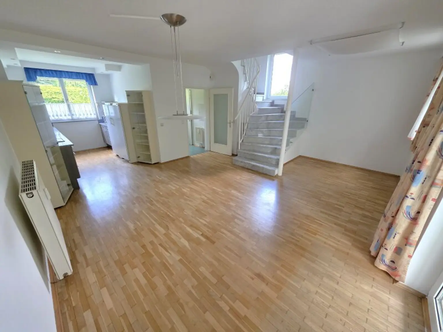 Gut aufgeteilte Doppelhaushälfte für Familien!