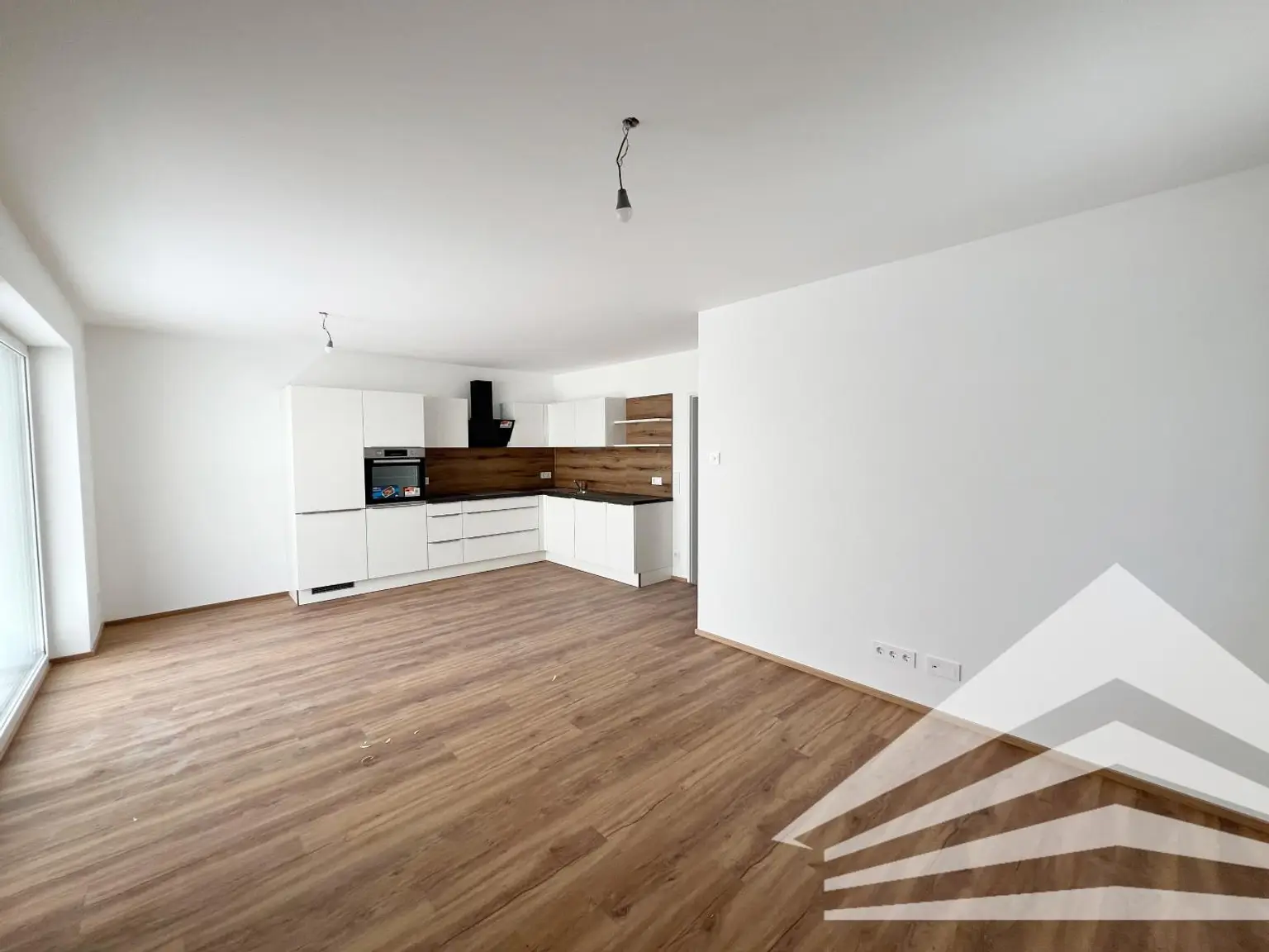 Lichtdurchflutete 3-Zimmer Wohnung mit großem Balkon in Puchenau!