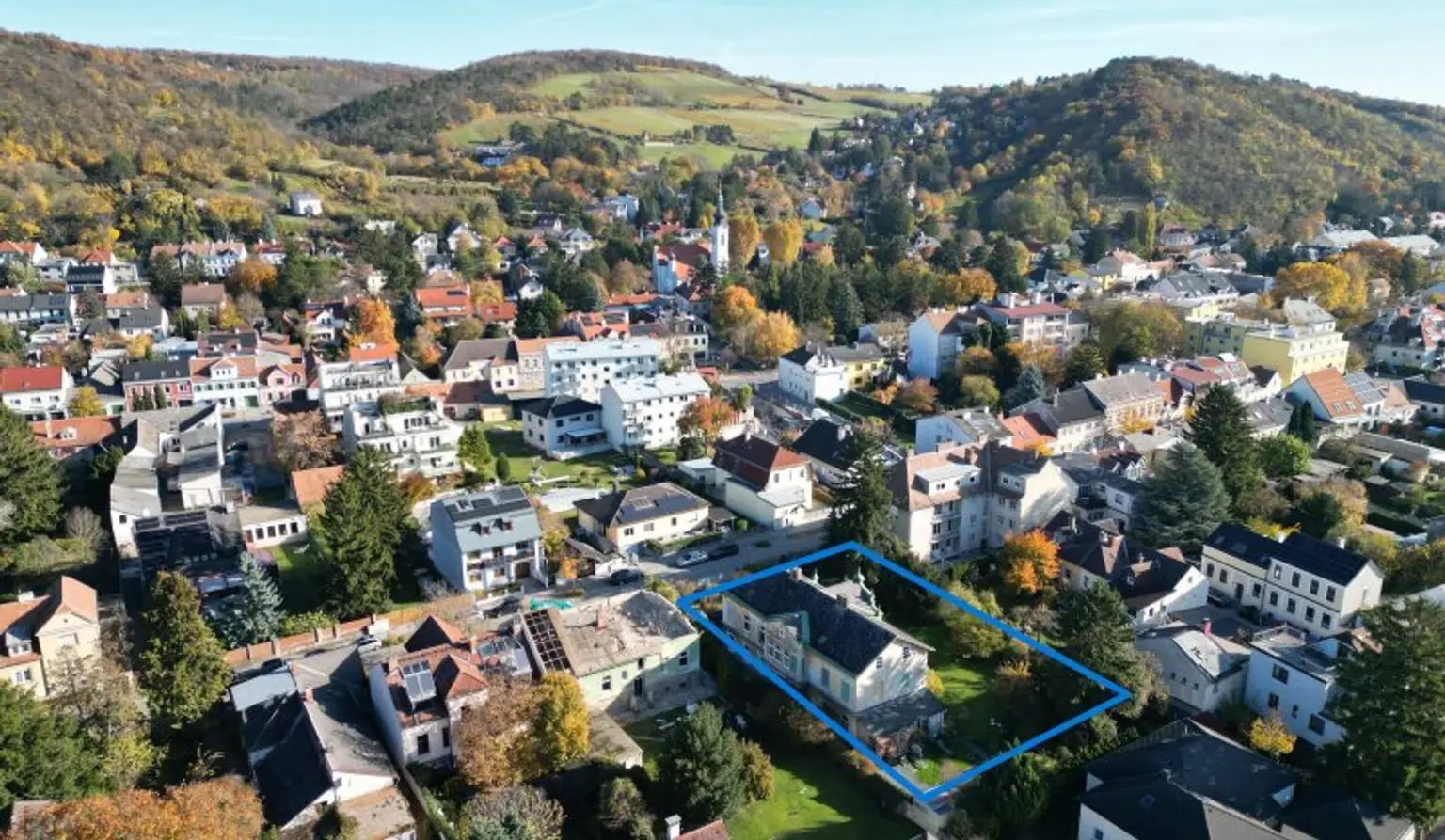 Zentral gelegenes Mehrfamilienhaus auf parkähnlichem 1.606 m²  Grundstück