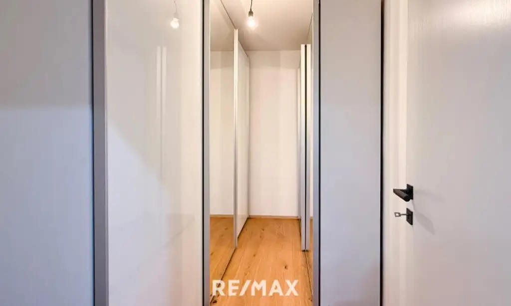 Wunderschöne top sanierte 2 Zimmerwohnung! 4% Rendite für Anleger!