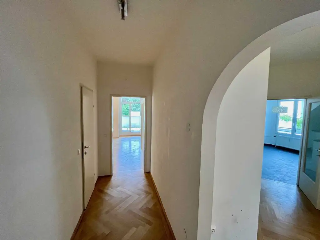 4 Zimmer Dachgeschoß mit Loggia und Grünblick