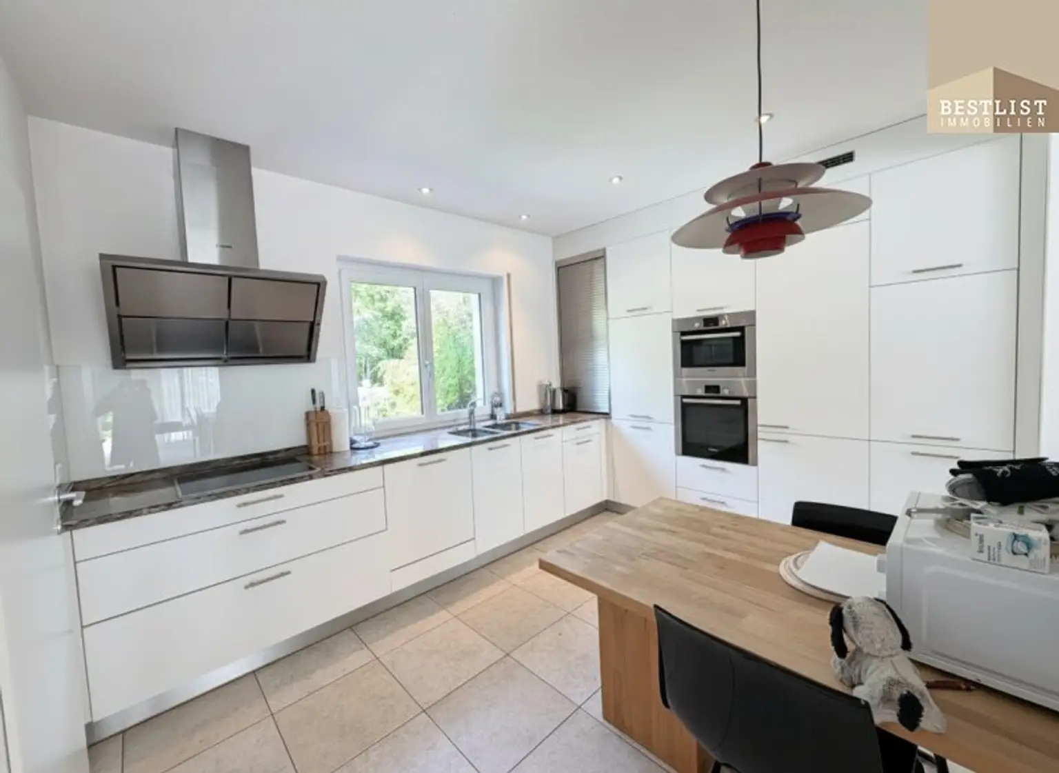 Moderne Eleganz trifft Naturidylle – energieeffizientes Einfamilienhaus mit großzügiger Terrasse in der Hinterbrühl