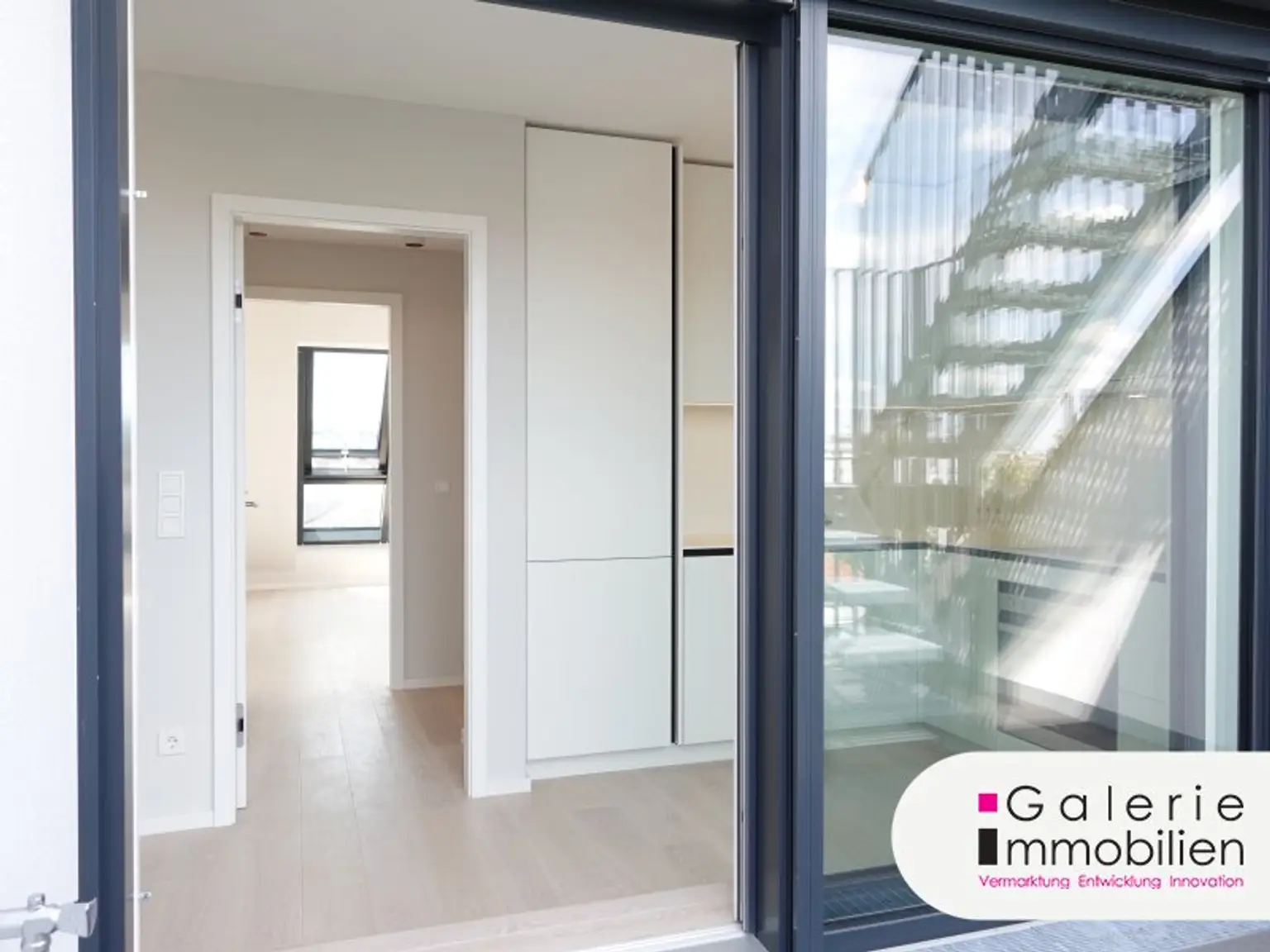 VIDEO: 360°-Ausblick auf Wien: Hochwertige 2-Zimmer-Wohnung mit Klima plus 2 private Dachterrassen!