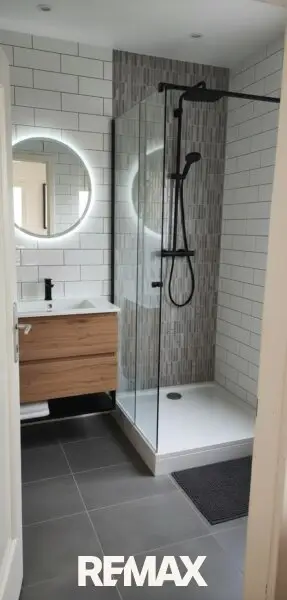Badezimmer möbliert