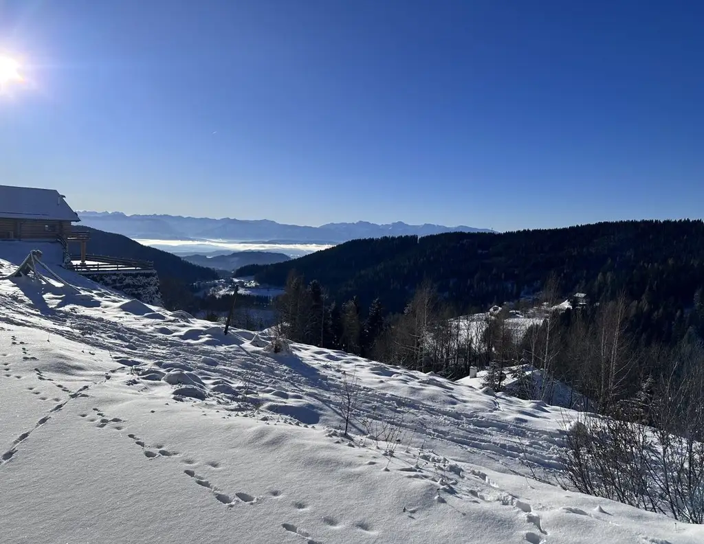 "Sonnenverwöhntes Grundstück in Traumlage und vielseitigem Potenzial!