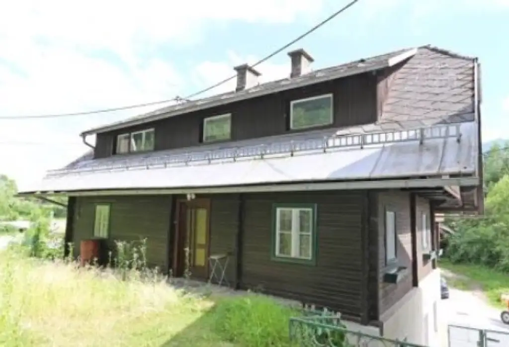 Wohnhaus nähe Warmbad/Villach: 200m² mit Balkon, Terrasse & Garagen!