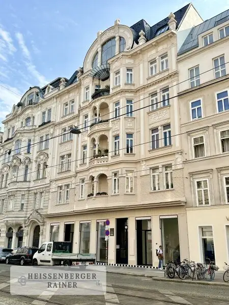 BOUTIQUE RETAIL SPACE /// BESTLAGE IM SERVITENVIERTEL