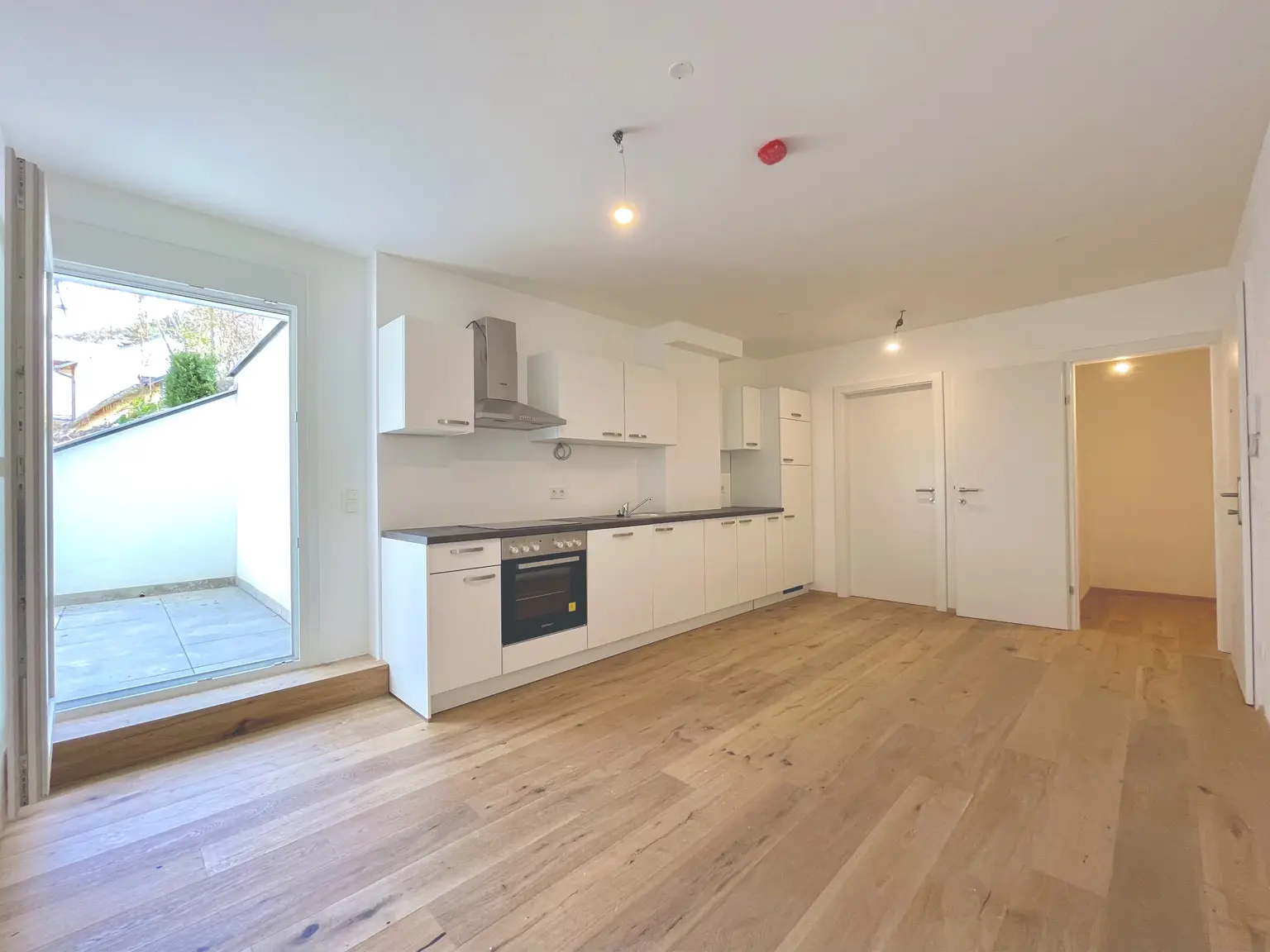 Wohnraum mit Ausgang Terrasse