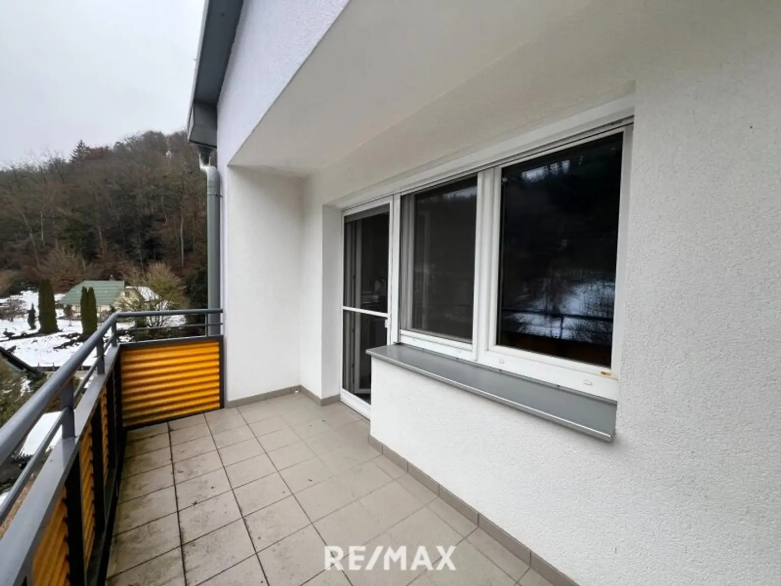 Balkon, teilweise überdacht