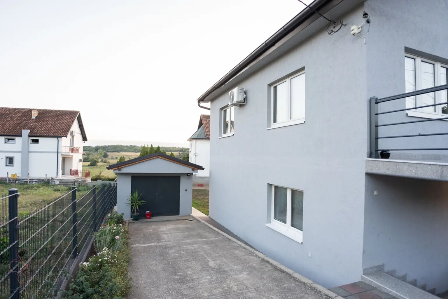 Elegantes Familienhaus nahe Belgrad – Ruhe, Komfort & Investition