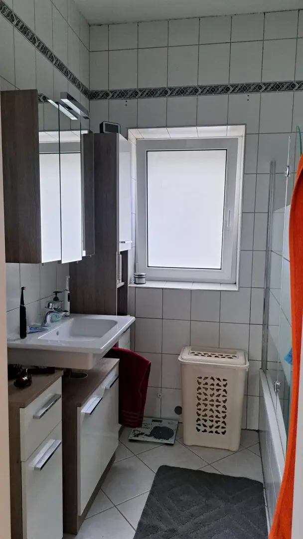 Charmante große Mietwohnung mit Kachelofen und eigenem Garten.
