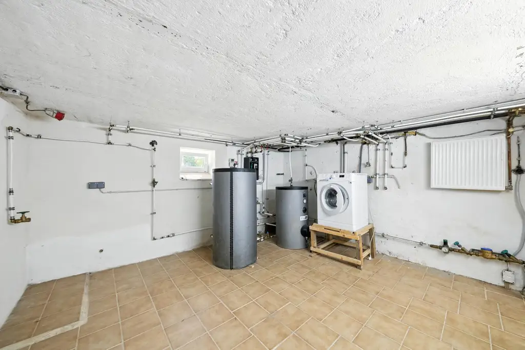 Modernisiertes Einfamilienhaus mit großzügigem Grundstück und Ausbaupotenzial