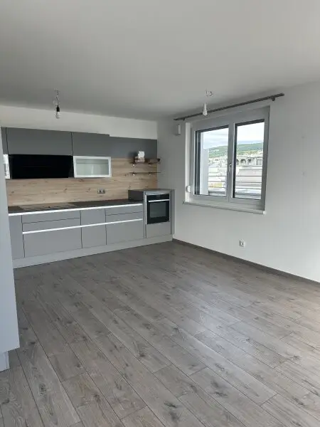 Coole 2-Zimmer-Wohnung mit 2 Mega Terrassen, Top Infrastruktur. Im Zentrum von Eisenstadt.