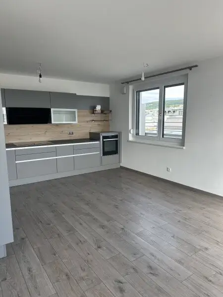 Coole 2-Zimmer-Wohnung mit 2 Mega Terrassen, Top Infrastruktur. Im Zentrum von Eisenstadt.