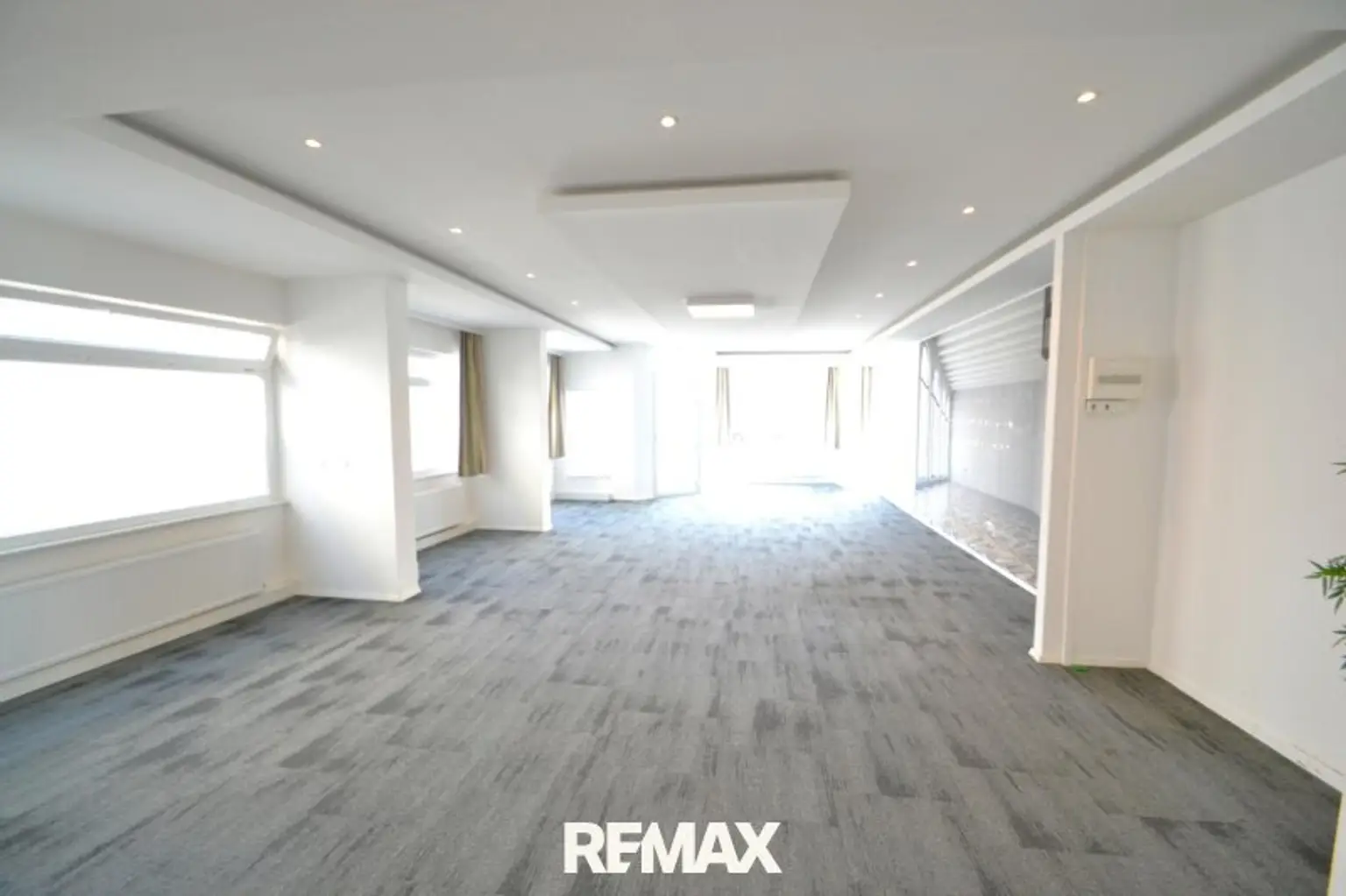 Großraum von 2 Seiten begehbar