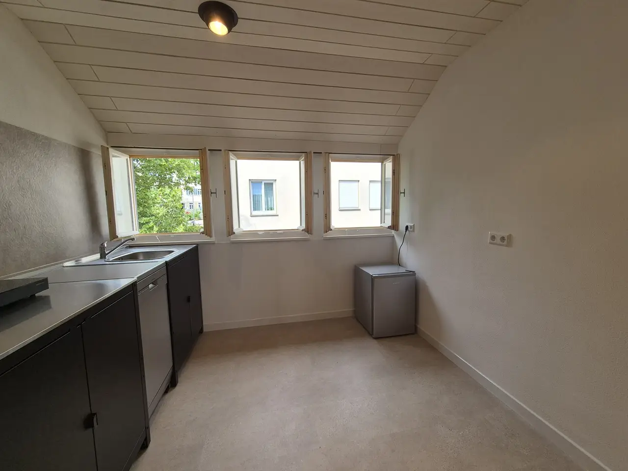 Schicke, neu renovierte 3-Zimmer-DG-Wohnung mit Einbauküche über den Dächern Böblingens - Foto 2