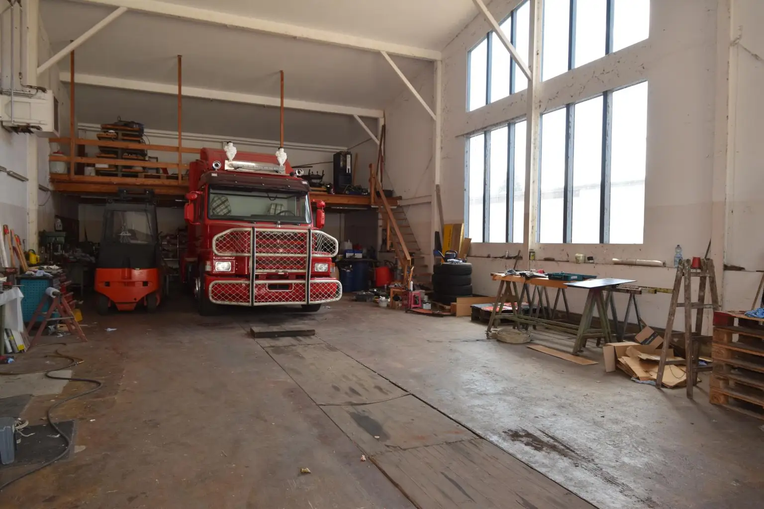 Halle für LKW