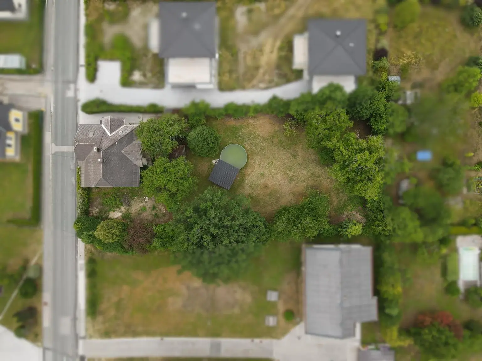 Charmante Villa - mit viel Potenzial und Geschichte auf großem Grund