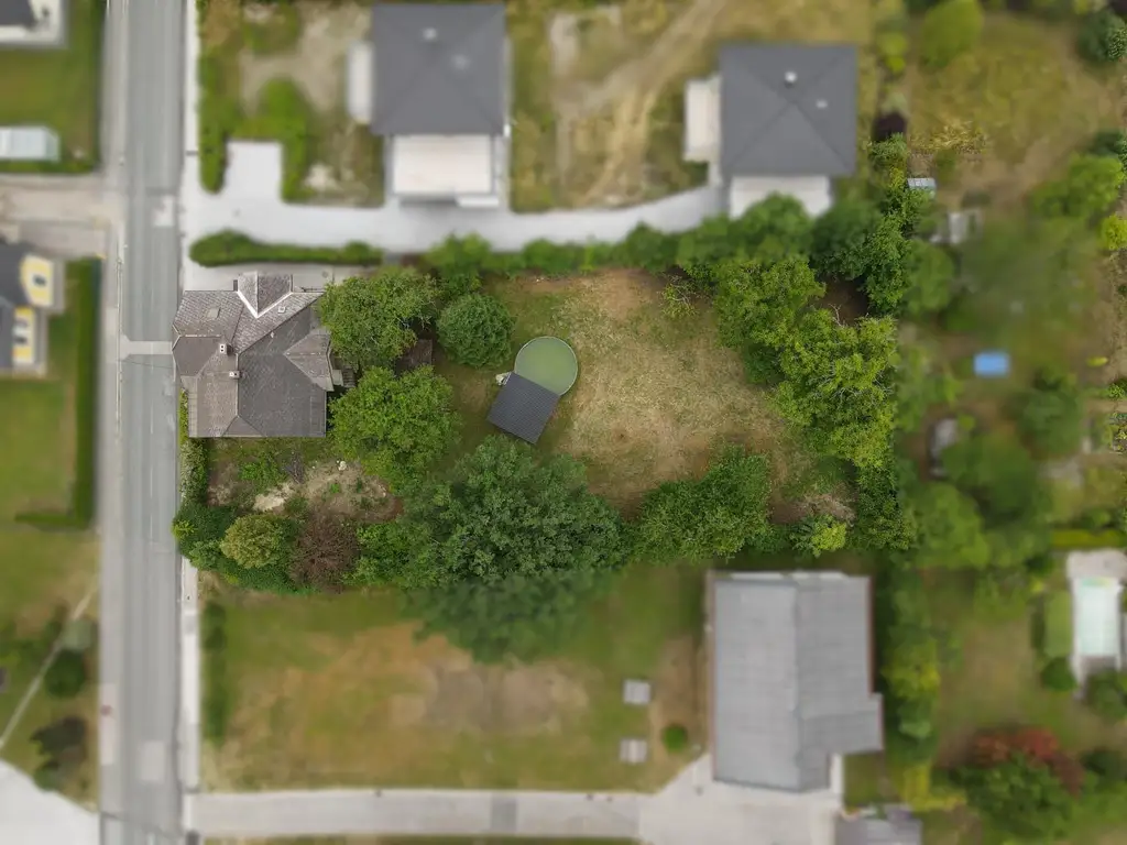 Charmante Villa - mit viel Potenzial und Geschichte auf großem Grund