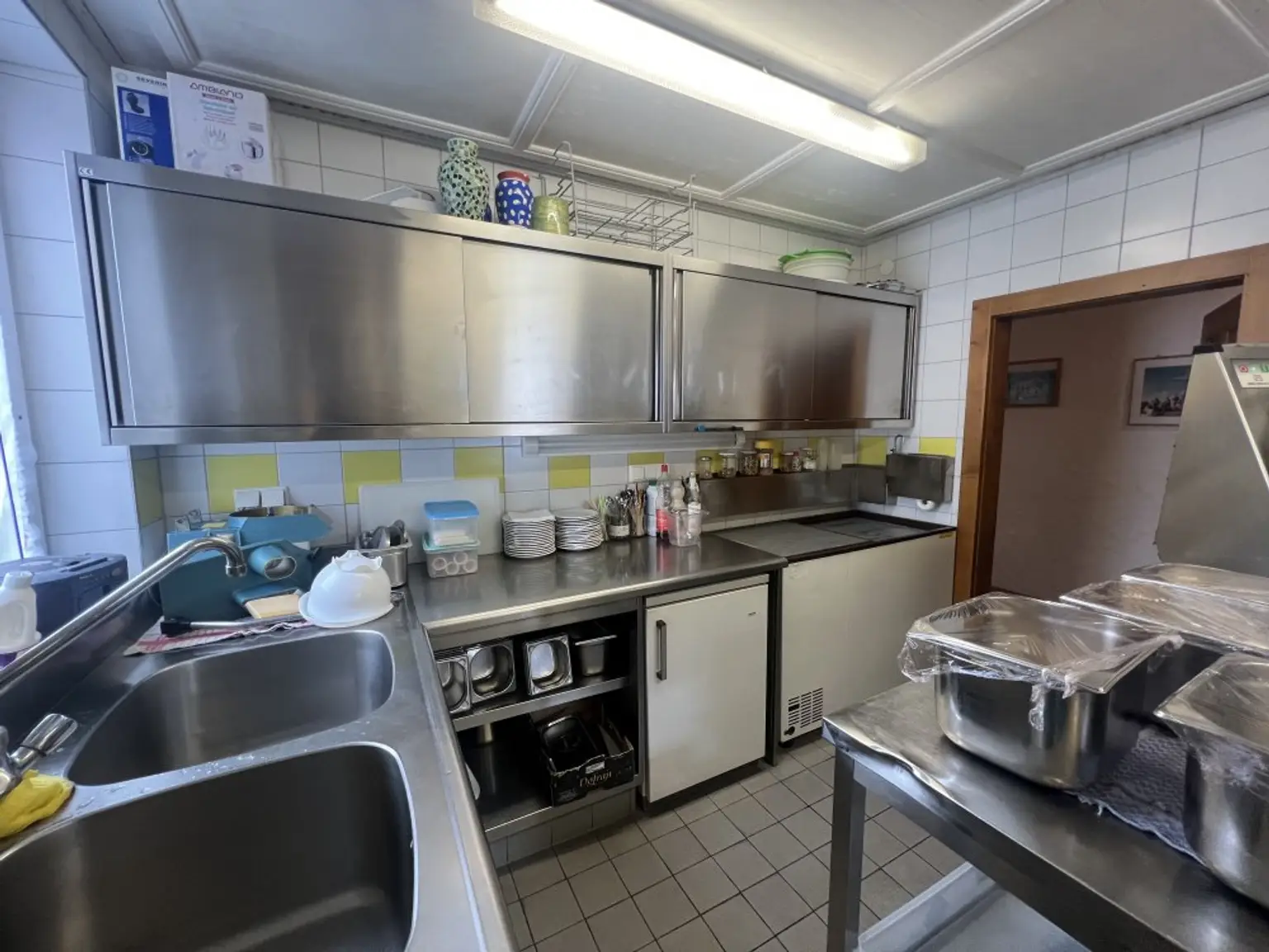 Komplett eingerichtetes Lokal zu verpachten