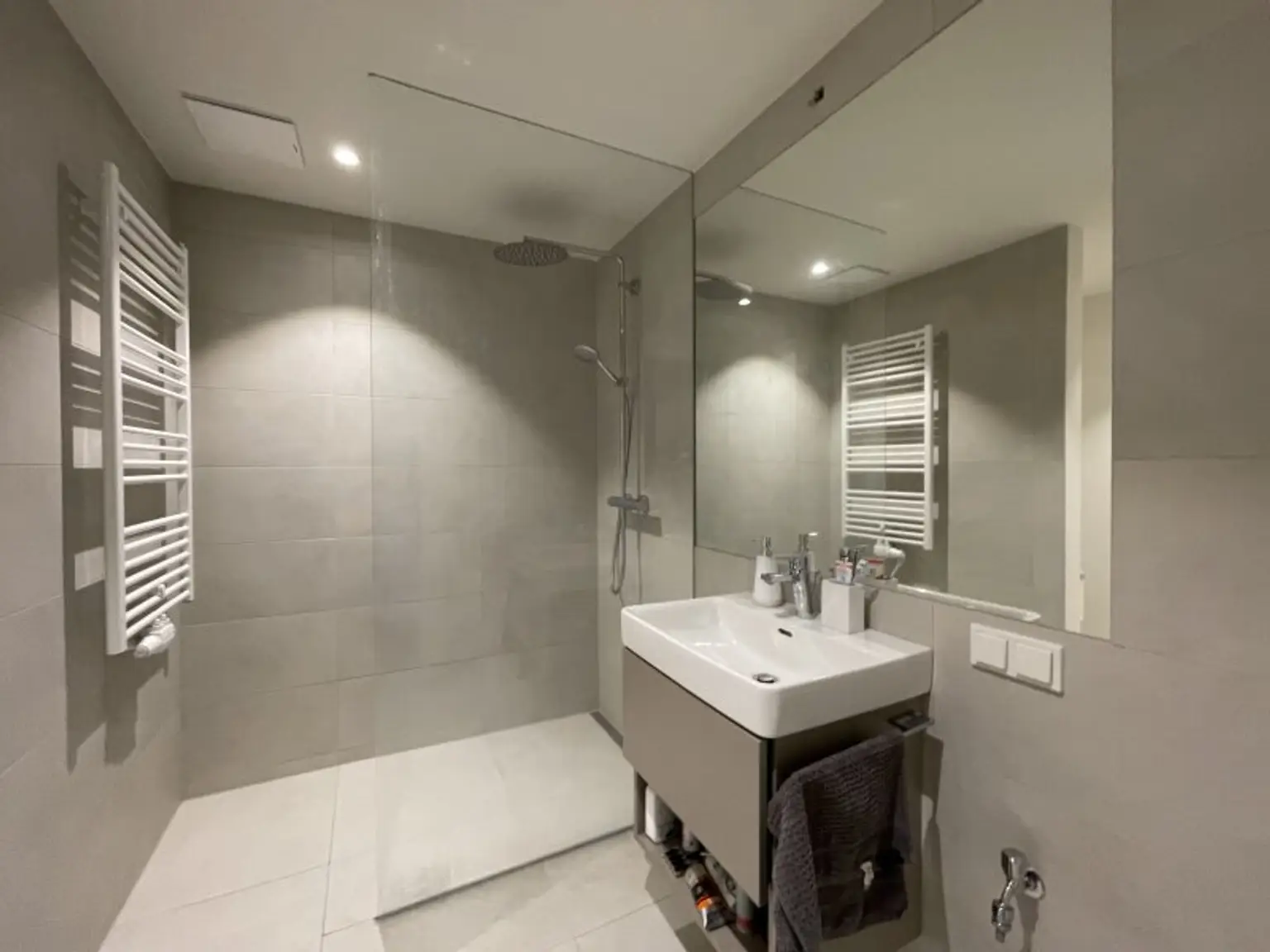 ***** Belvedereblick: unbefristete 3 Zimmer Neubau mit Loggia ab August zur Vermietung *****