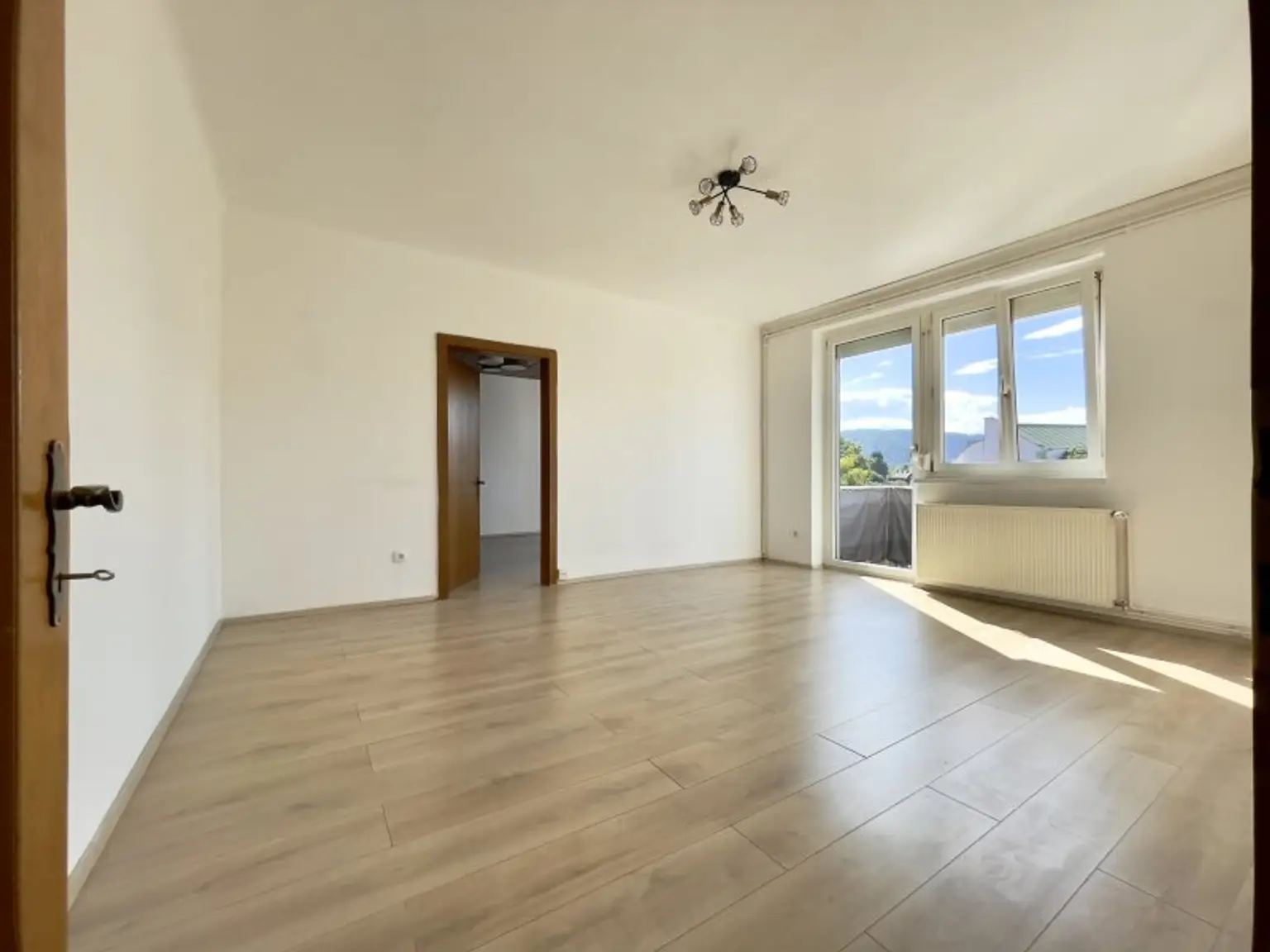 Hofseitige Balkonwohnung mit Bergblick!