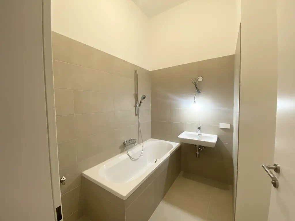 ANLEGERTRAUM KURZZEITVERMIETUNG WIDMUNG ! 3 Zimmerwohnung  - U3 - ERSTBEZUG n. Umbau