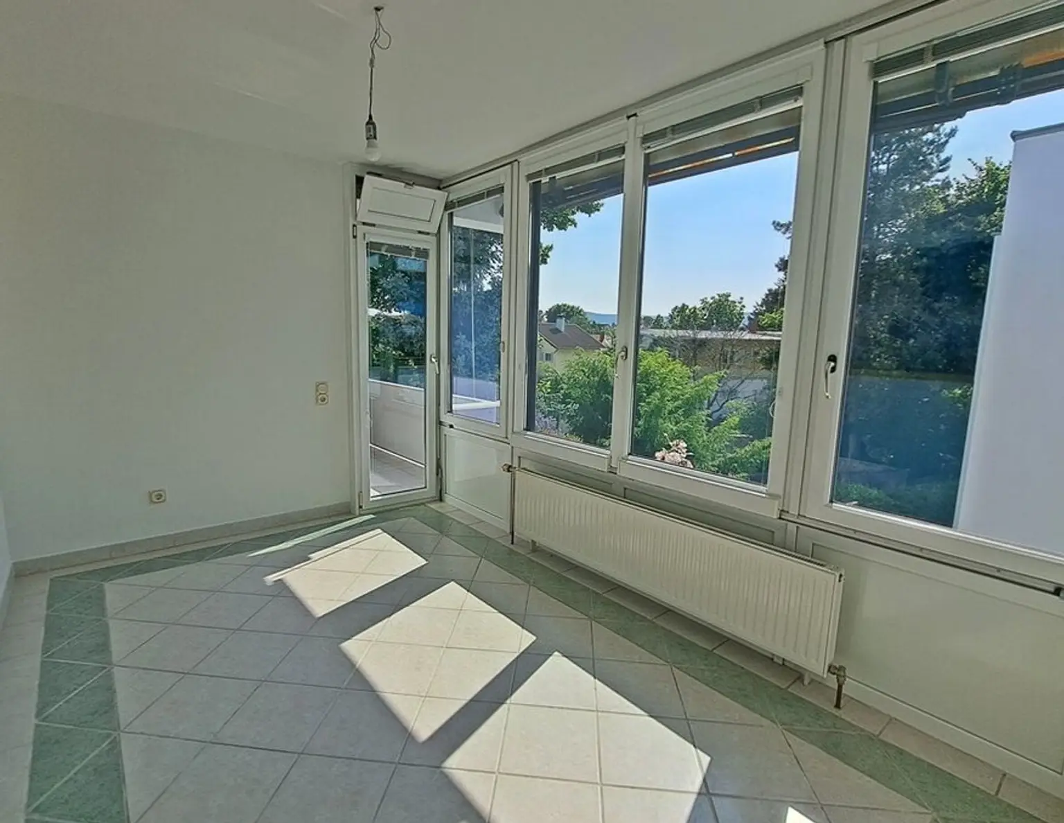 Einzigartige Top 4 1/2 Zimmer Wohnung mit Wintergarten-Speisezimmer und Loggia in Baden - Nähe Schloss Leesdorf in Grünruhelage