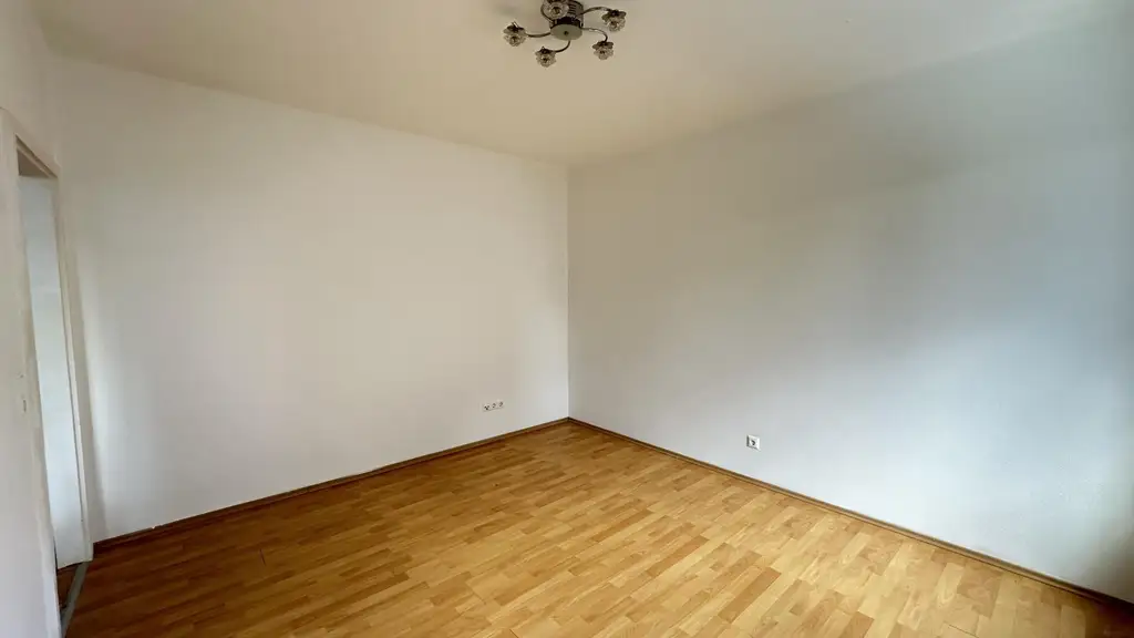 Eigentum in Graz-Eggenberg: 2-Zimmer Wohnung mit Küche & Innenhof-Parkplatz