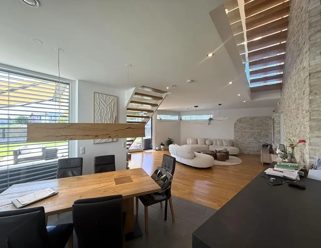 Ultramoderne Arch.-Villa Stahlbeton-Bauweise im neuen Villenviertel // Ultra-modern architect-designed villa Reinforced concrete construction //